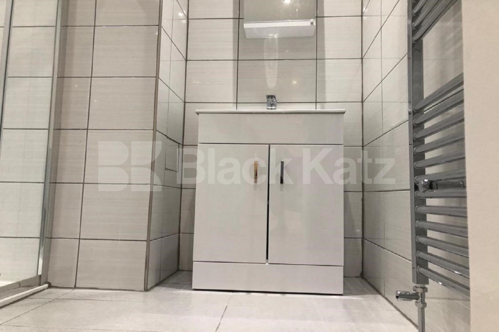 Superbly located modern period conversion  Borough High Street, Borough